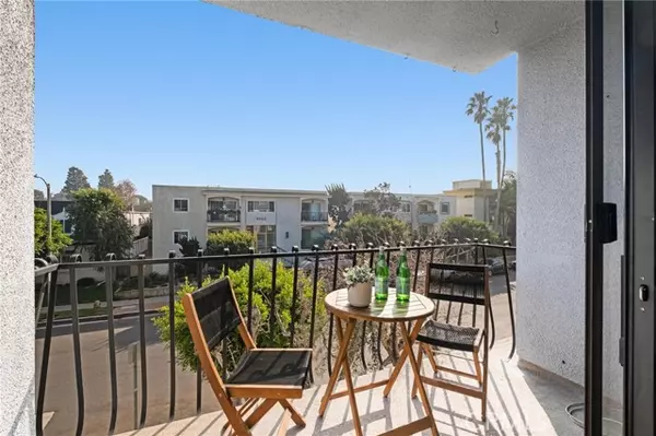 Playa Del Rey, CA 90293,8145 Redlands Street #202