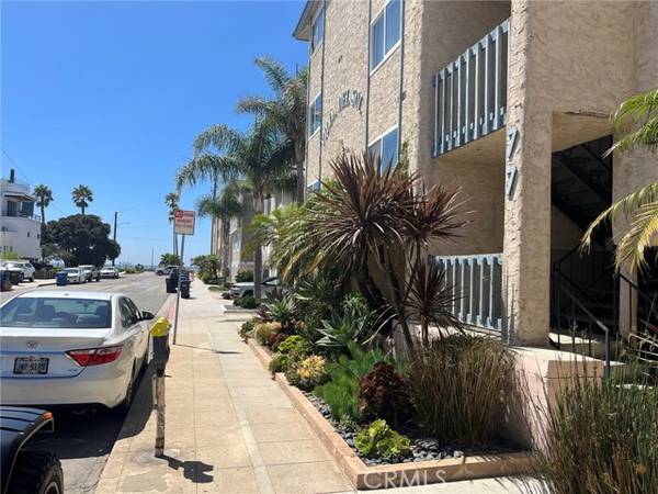 77 15th Street #2, Hermosa Beach, CA 90254