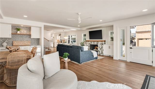 Newport Beach, CA 92661,207 E Edgewater Avenue