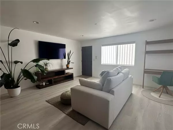 922 Lincoln Blvd #6, Santa Monica, CA 90403