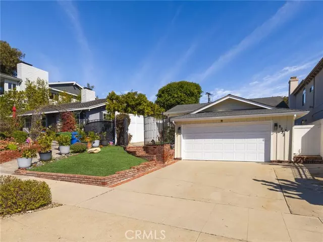 8232 Sunnysea Drive, Playa Del Rey, CA 90293