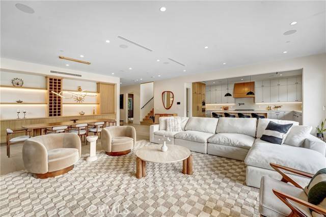 Encino, CA 91436,4949 Petit Avenue