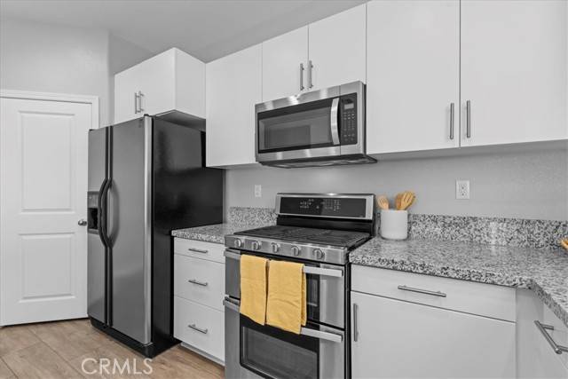 Los Angeles, CA 90059,830 Soulagiana Court