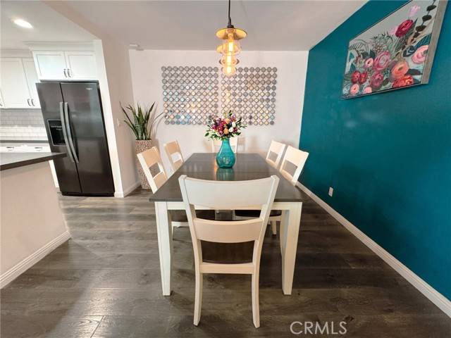 Van Nuys, CA 91406,15511 Sherman Way #25