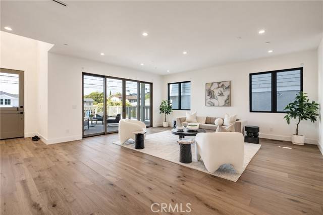 Manhattan Beach, CA 90266,932 9th Street