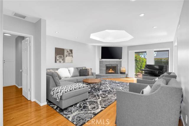 Long Beach, CA 90815,6860 E Roxanne Way