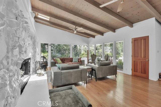 Beverly Hills, CA 90210,9466 Hidden Valley Place