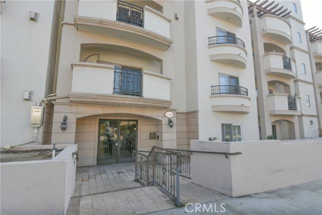 11848 Kiowa Avenue #106, Los Angeles, CA 90049