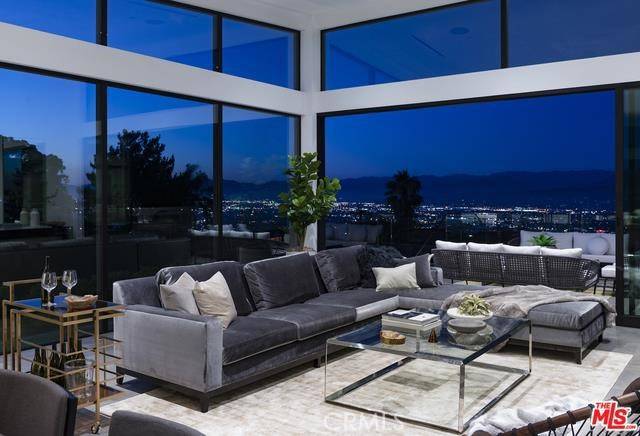 2660 Skywin Way, Los Angeles, CA 90046