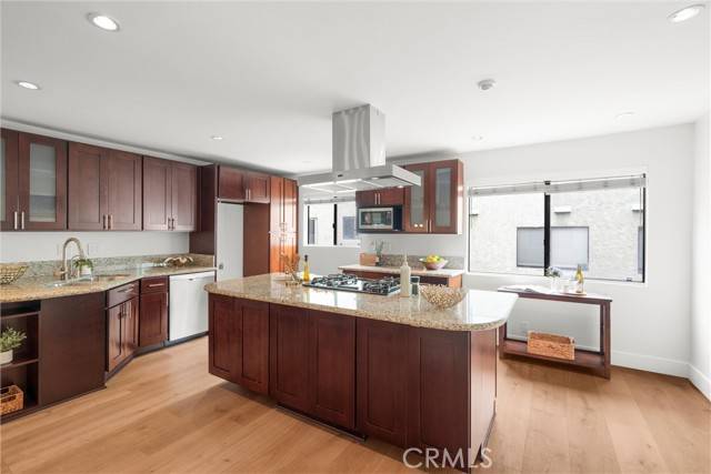 Redondo Beach, CA 90278,1832 Rockefeller Lane #4