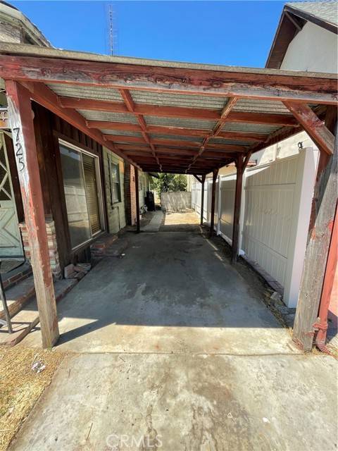 Kerman, CA 93630,725 S 3rd Street