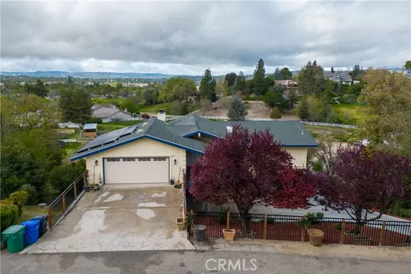 1042 Vista Grande Street, Paso Robles, CA 93446