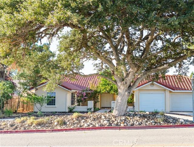 215 Meadowlark Road, Paso Robles, CA 93446