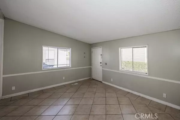 Van Nuys, CA 91405,7560 Woodman Pl #71