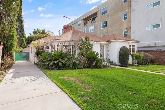 13152 Moorpark Street, Sherman Oaks, CA 91423