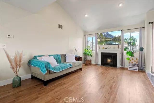 27118 Crossglade Avenue #5, Canyon Country, CA 91351