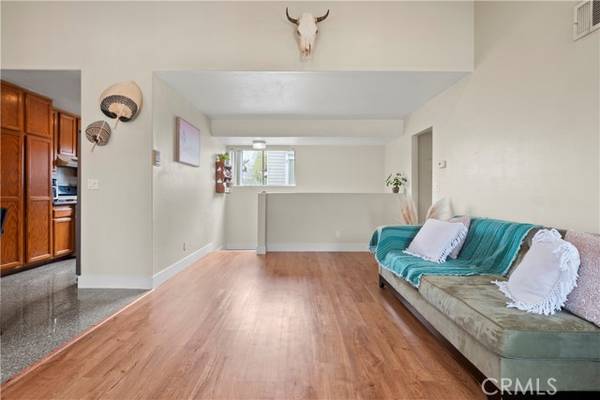 Canyon Country, CA 91351,27118 Crossglade Avenue #5