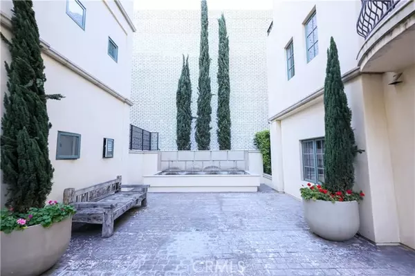 Beverly Hills, CA 90211,225 S Hamilton Drive #301