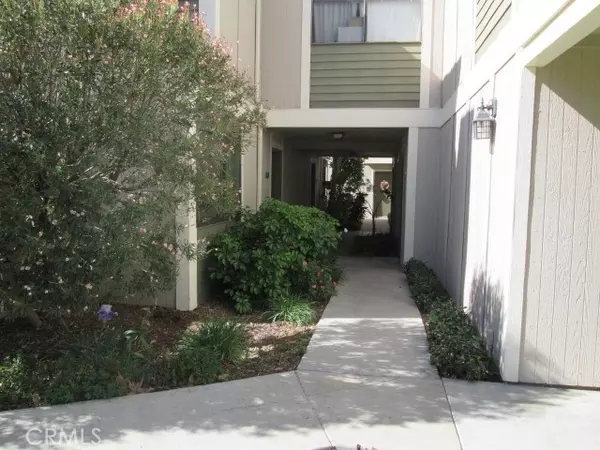 Canyon Country, CA 91351,27070 Hidaway Avenue #4