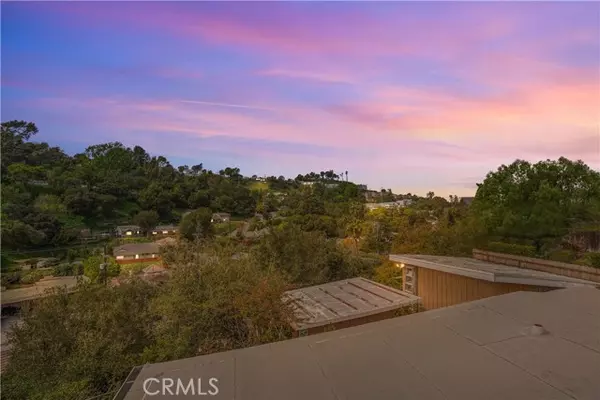 3939 Sunny Oak Road, Sherman Oaks, CA 91403