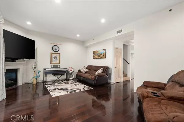 Sherman Oaks, CA 91411,5521 Kester Avenue #14