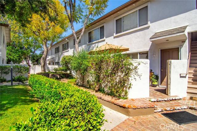 18555 Collins Street #C14, Tarzana, CA 91356