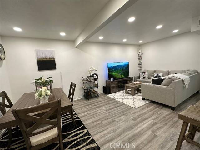 18656 Collins Street #4, Tarzana, CA 91356