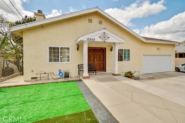 10959 Scoville Avenue, Sunland, CA 91040