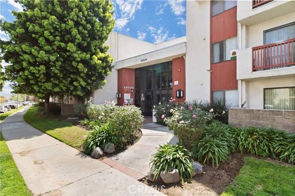 20234 Cantara Street #304, Winnetka, CA 91306