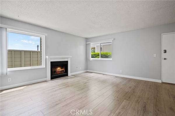 Canyon Country, CA 91351,27063 Crossglade Avenue #4