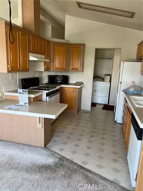 Canoga Park, CA 91304,8811 Canoga #301