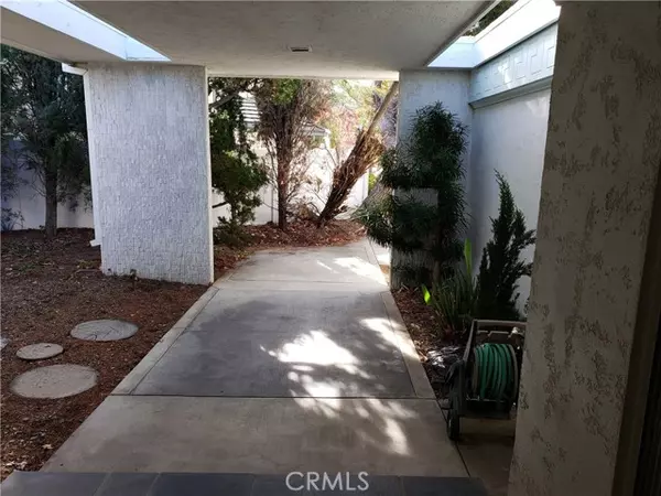 Encino, CA 91436,3868 Kim Lane