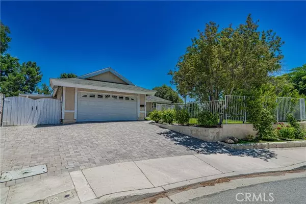 28100 Juneda Drive, Saugus, CA 91350