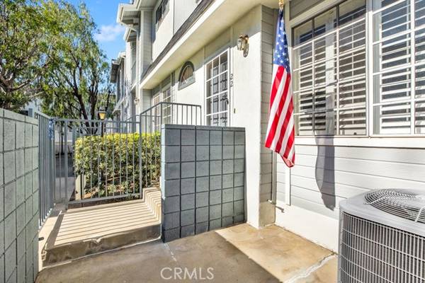 7430 Corbin Avenue #22, Reseda, CA 91335