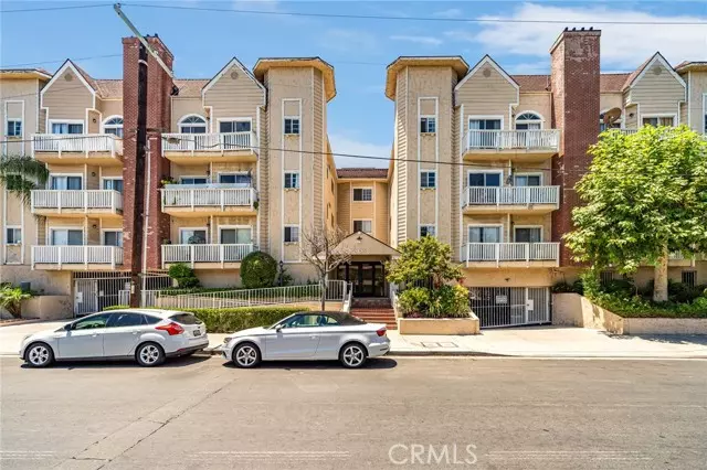 Encino, CA 91316,5135 Zelzah Avenue #302