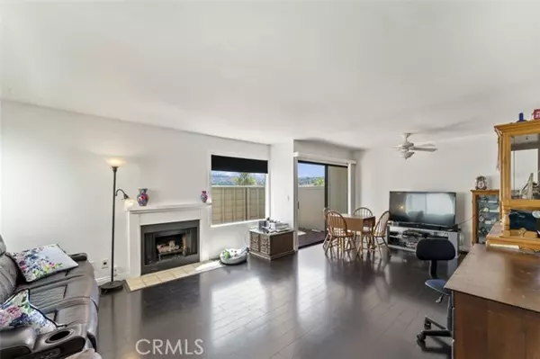 Canyon Country, CA 91351,27060 Crossglade Avenue #4