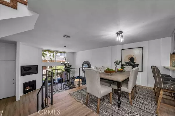 Encino, CA 91316,17943 Magnolia Boulevard #13