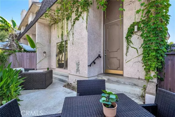 17943 Magnolia Boulevard #13, Encino, CA 91316