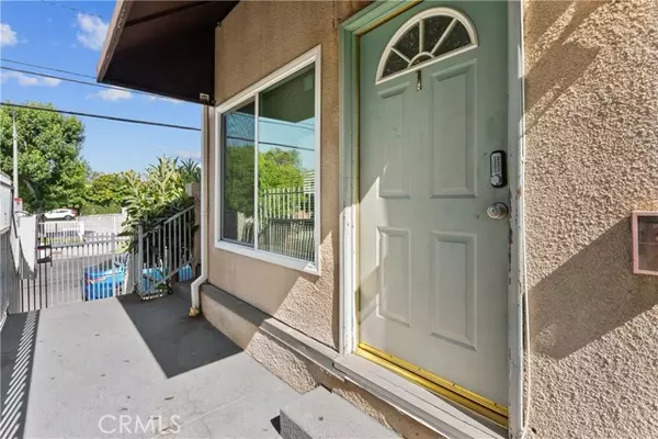 North Hills, CA 91343,8760 Burnet Avenue #1