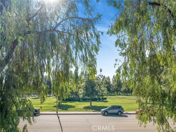 5800 Owensmouth Avenue #7, Woodland Hills, CA 91367