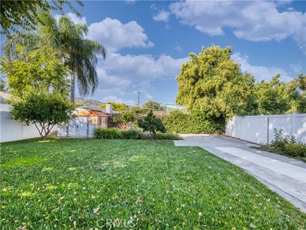 25133 De Wolfe Road, Newhall, CA 91321