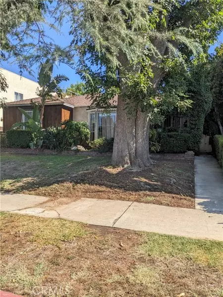 6704 Balboa Avenue, Lake Balboa, CA 91406