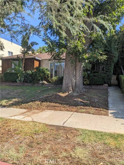 6704 Balboa Avenue, Lake Balboa, CA 91406