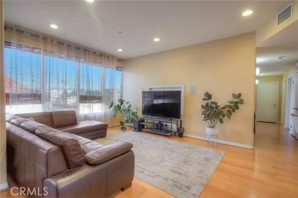 North Hollywood, CA 91601,4821 Bakman Avenue #304