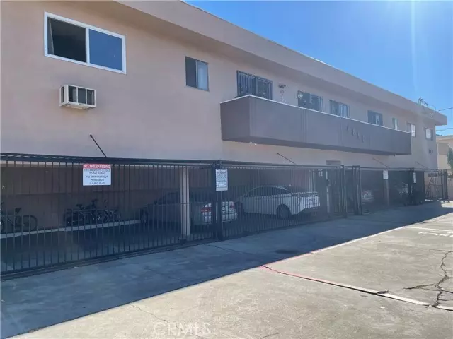 North Hollywood, CA 91605,6850 Morella Avenue #8