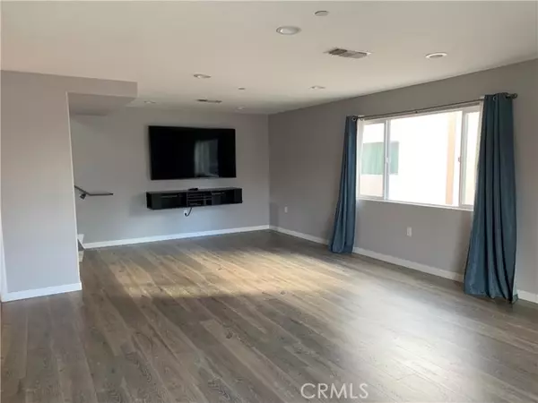 Van Nuys, CA 91405,14327 Irma Way