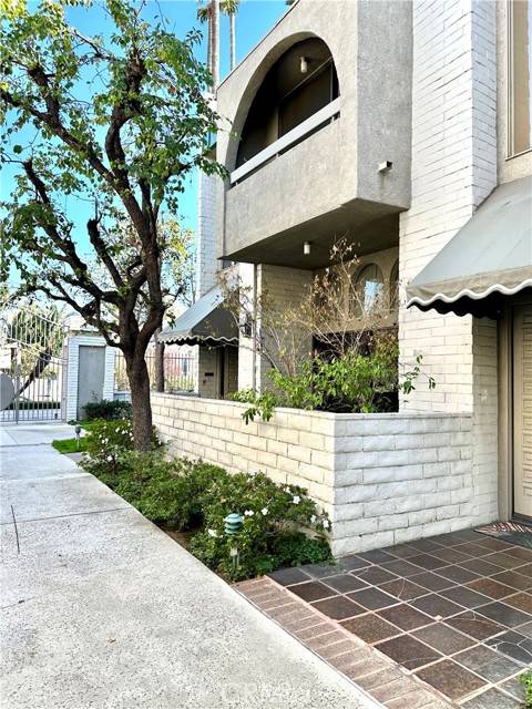 5305 White Oak Avenue #C, Encino, CA 91316