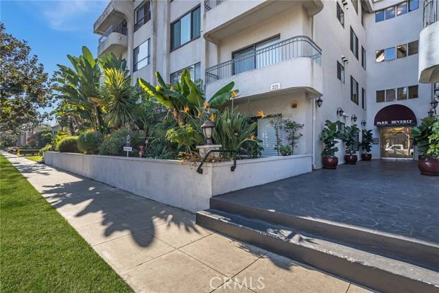 Beverly Hills, CA 90211,221 S GALE DR #405
