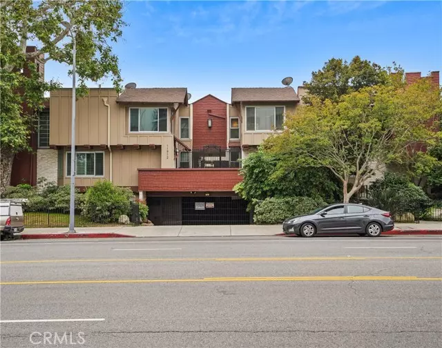 11912 Riverside Drive #19, Valley Village, CA 91607