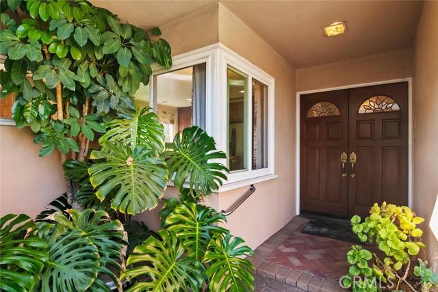 10871 Willowcrest Place, Studio City, CA 91604